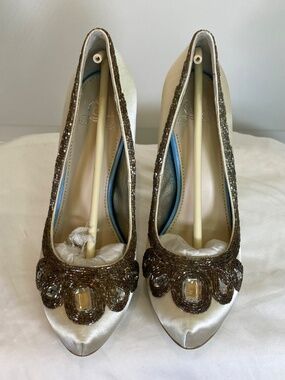 Disney x DSW Sz 7 M Ivory Glass Slipper Collection Heels NIB Cinderella